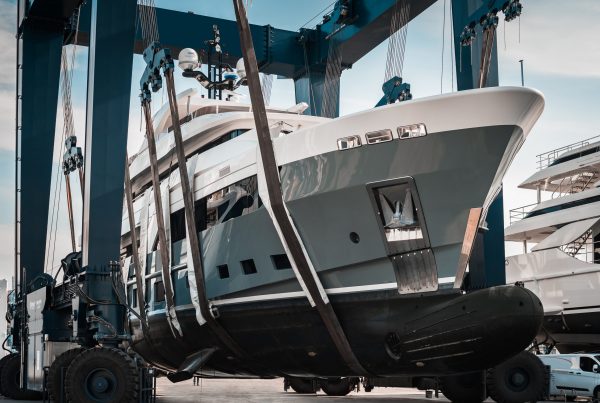 Superyacht,Being,Hauled,Out,Of,The,Water,With,Big,Cranes
